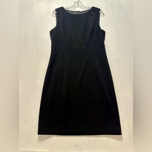T Tahari Dresses & Skirts - T Tahari Black Sleeveless Sheath Dress Women’s Size 12 Classic Little Black Dres
